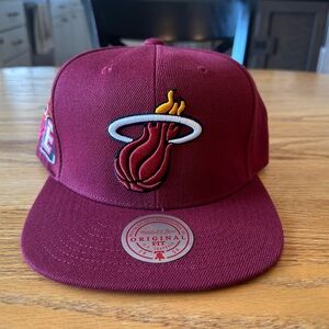 Mitchell & Ness Miami Heat burgundy “love” hat NBA